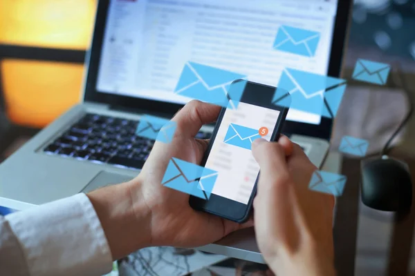 mengirimkan email secara massal